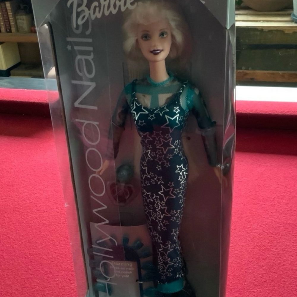 Barbie 1999 Hollywood Nails Barbie #17857 factory Sealed-NRFB